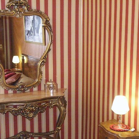 Bed and Breakfast Le Sorelle Lumiere à Rome Chambre photo