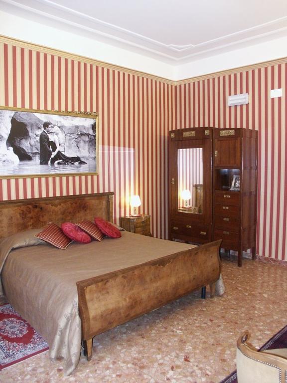 Bed and Breakfast Le Sorelle Lumiere à Rome Chambre photo